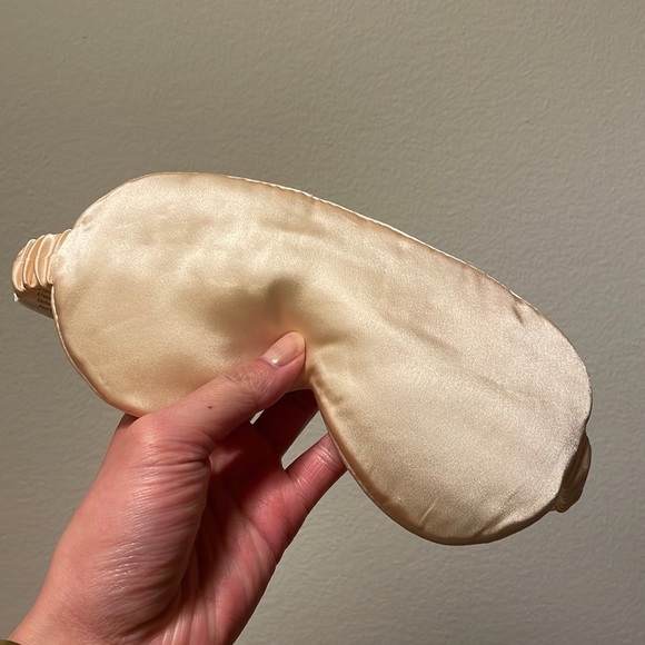 NWOT Casper silk sleep mask in color peach - Picture 3 of 4